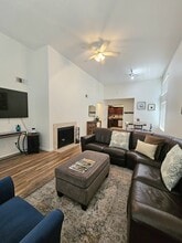Building Photo - 5855 N Kolb Rd