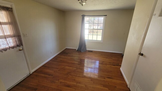 Foto del edificio - 5137 Raynor Rd