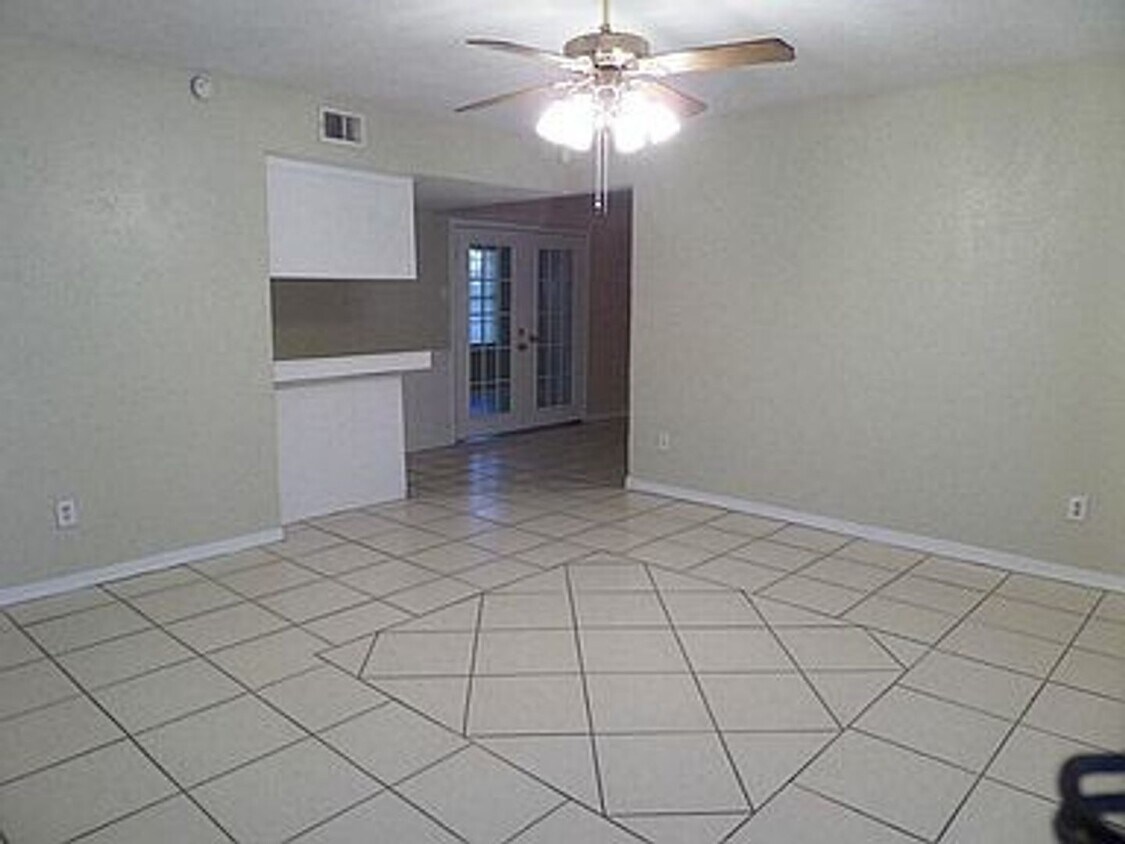 Building Photo - 3931 Rosebud Dr