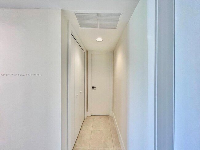 Foto del edificio - 2950 N Palm Aire Dr