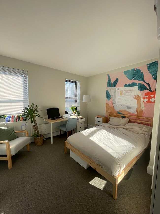 Building Photo - 835 Beacon St