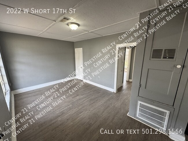 Building Photo - 2022 W Short 17th St