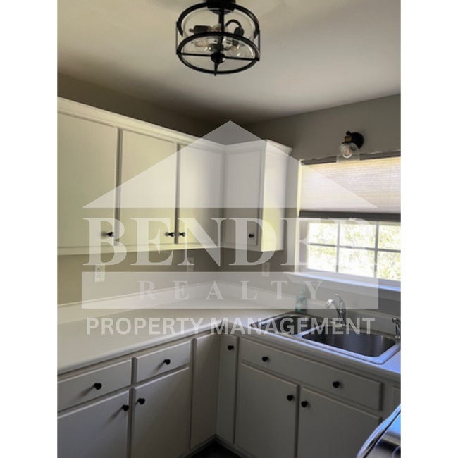 Foto del edificio - ADORABLE COTTAGE-STYLE HOME