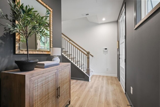 Building Photo - 121 Chestnut Cir