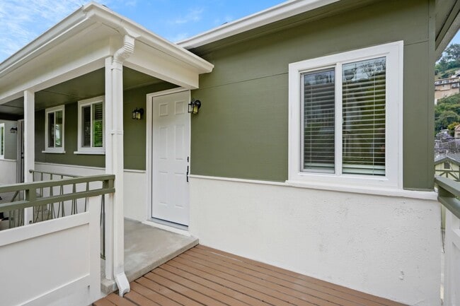 Building Photo - 1826 W Silver Lake Dr