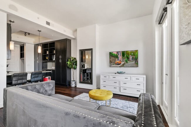 Building Photo - 101 Bowen St