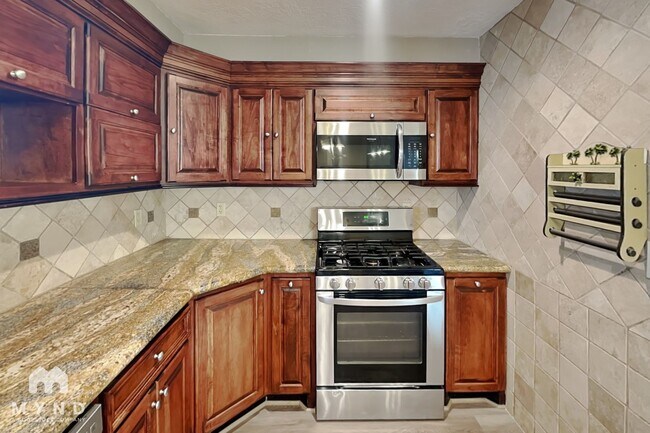 Foto del edificio - 3219 Glen Spring Dr