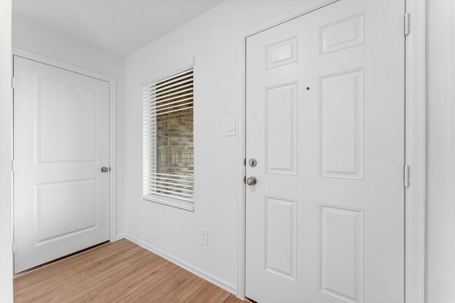 Building Photo - 318 Hbr Bnd Ct