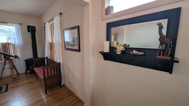 Foto del edificio - Quaint Historical Home near Downtown Pacif...