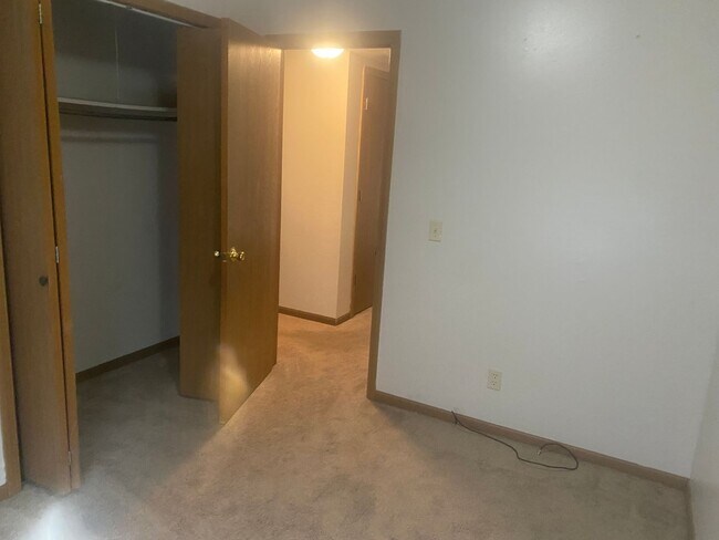 Foto del edificio - 612 E Madison St