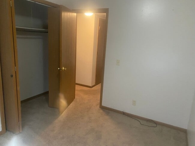 Building Photo - 612 E Madison St