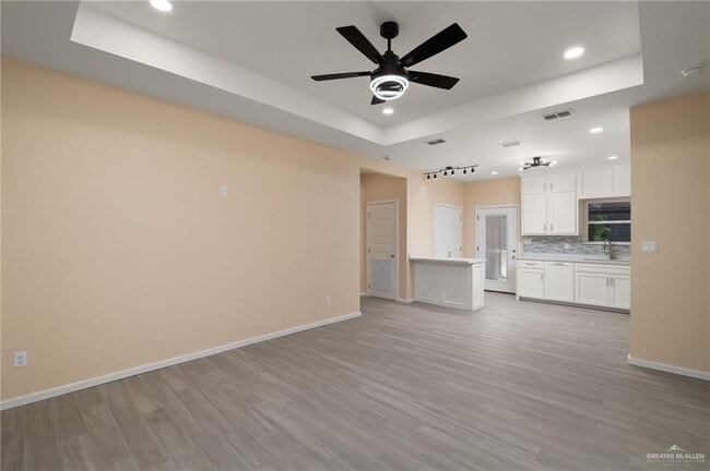 Foto del edificio - 832 N Kika De La Garza Blvd