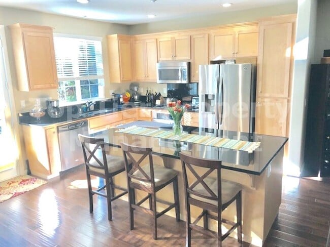 Building Photo - Very nice 4 bed, 2.5 bath, 1,885 sqft duet home in Concord available January 30th for lease!