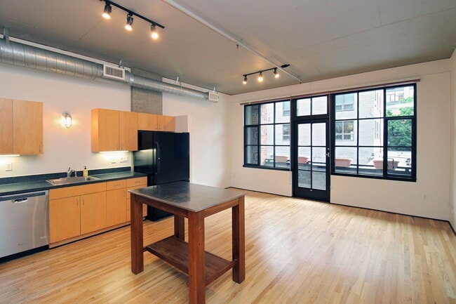 Building Photo - 408 NW 12th Ave