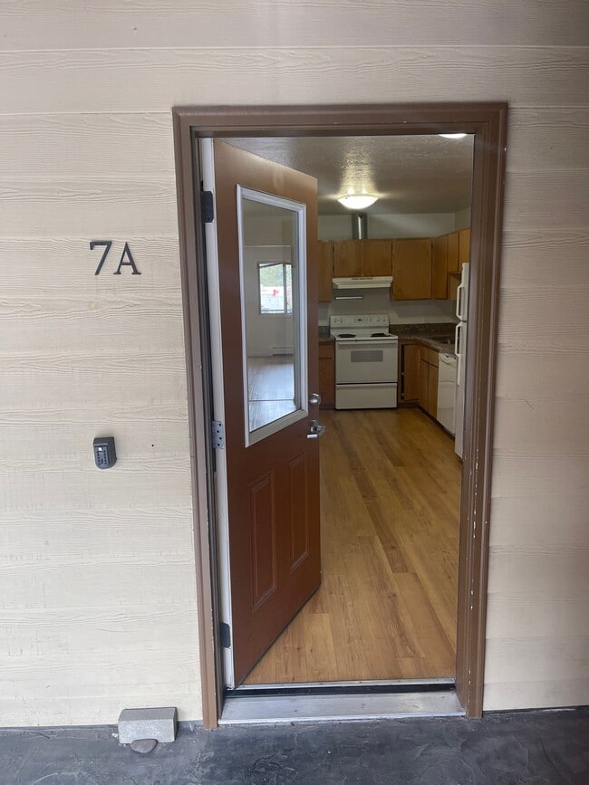 Building Photo - 825 SW Higgins Ave