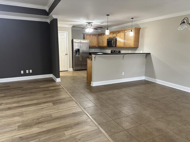 Foto del edificio - 916 Thunder Creek Dr