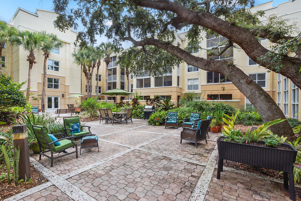 Foto principal - The Barrington- Senior Living at Ease