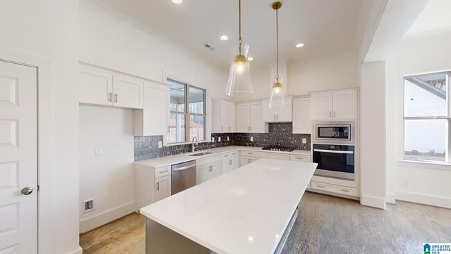 Building Photo - 12411241 Chelsea Pk Trl