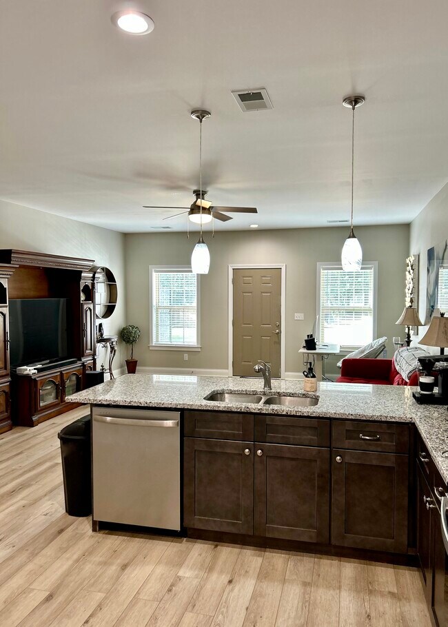 Foto del edificio - 196 Fairway Ln