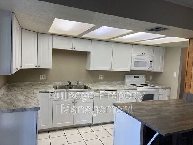 Foto del edificio - 6406 W Rose Ln