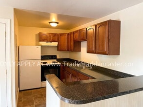 Building Photo - 853 Manor St