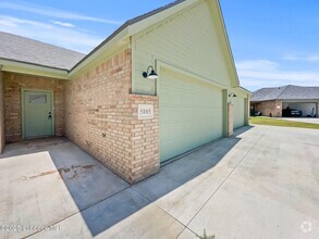 Building Photo - 5805 Urbana Pl