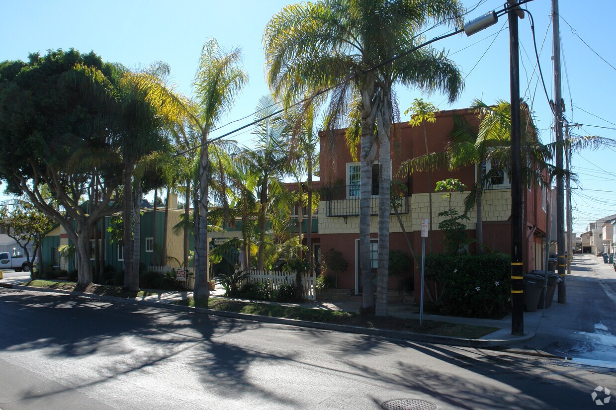 Building Photo - Sea Side Court