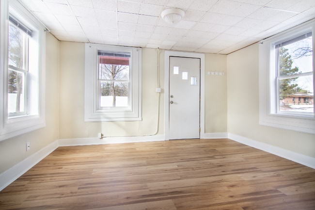 Building Photo - 1038 Summer St NE