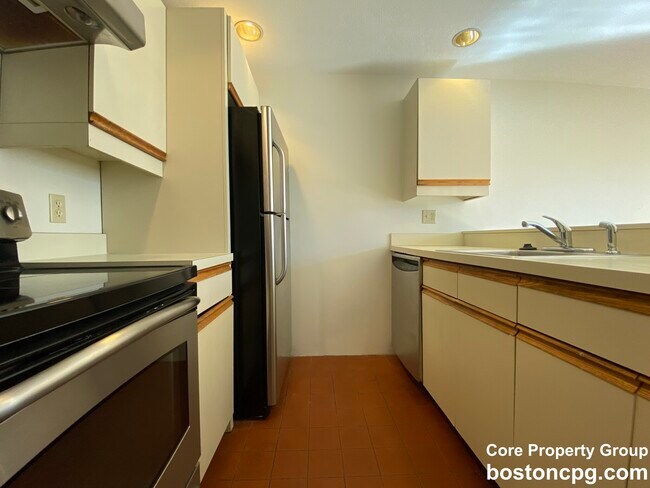 Building Photo - 12 Greenough Ln