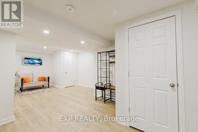 Building Photo - 194 Willow Creek Cir
