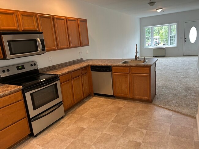 Building Photo - 23 Trinity Cir