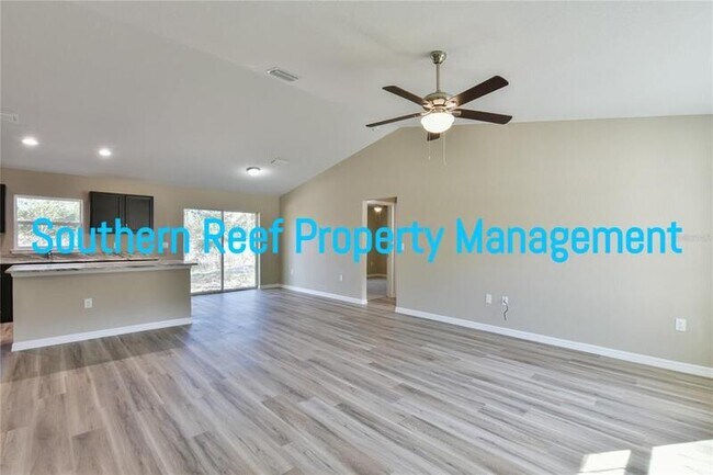 Foto del edificio - 10359 N. Halsey Way