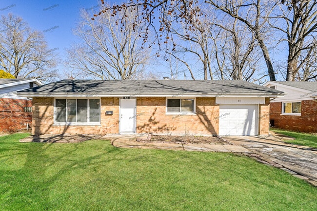 Photo - 841 Lebon Dr House