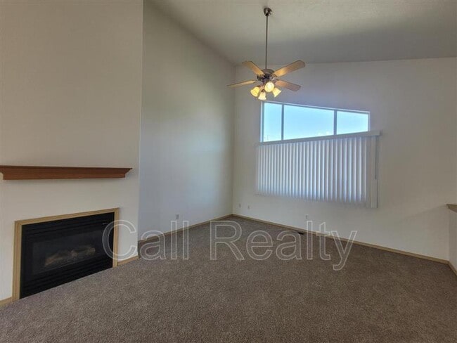 Building Photo - 13626 E Riverside Ave