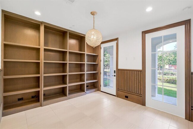 Building Photo - 39 Crain Sq Blvd