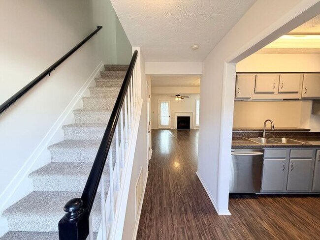 Foto del edificio - Gorgeous Doraville 2 Bed-2.5 Bath Townhouse, Roommate Floor plan!