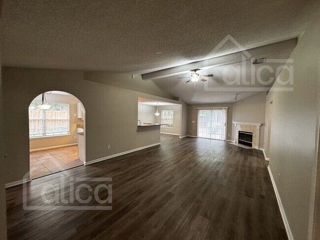 Foto del edificio - 7863 Spring Branch Dr S