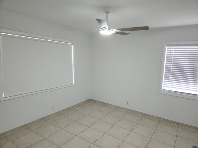 Building Photo - 210 NW 13th Ave