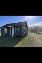 Building Photo - 105 N Avenue D