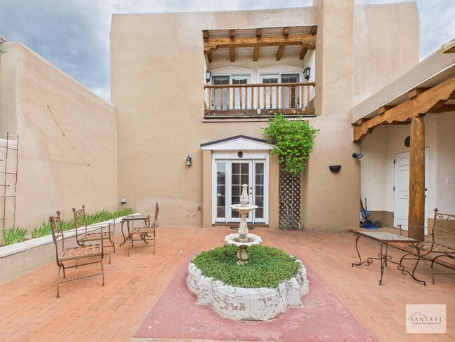 Building Photo - Downtown Fully Furnished Home Available Now!