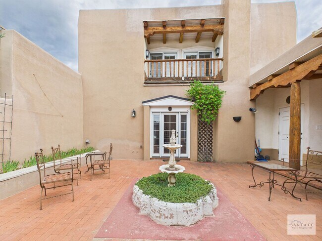 Foto del edificio - Downtown Fully Furnished Home Available Now!
