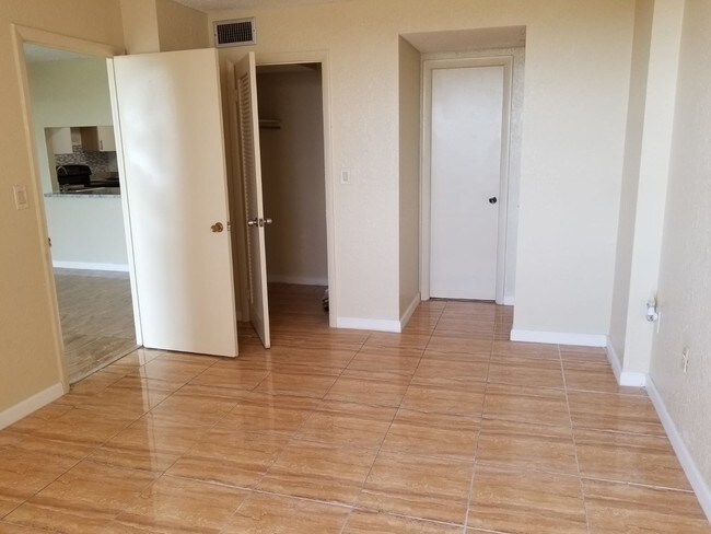 Foto del edificio - 502 NW 7th Ave