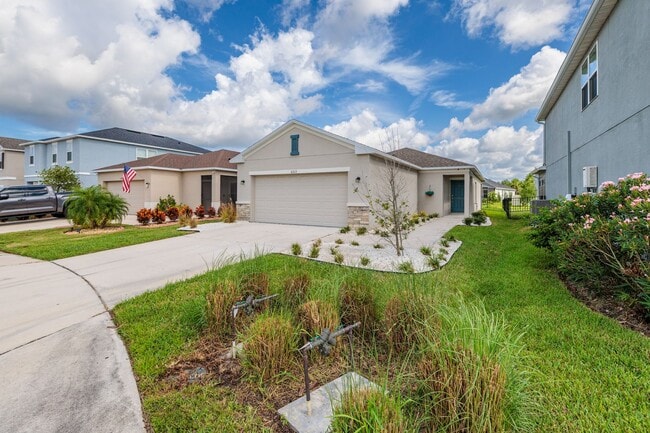 Building Photo - Newly developed Lakefront 3B/2B home in Ea...