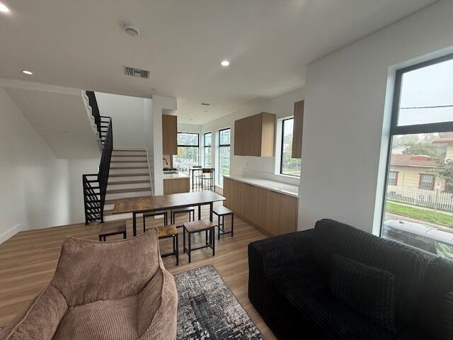 Foto del edificio - 1200 W 37th Dr