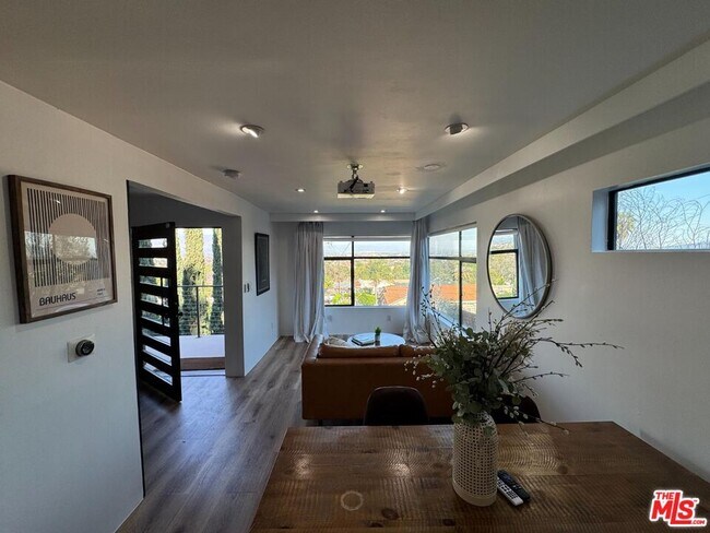 Foto del edificio - 7302 Mooney Dr