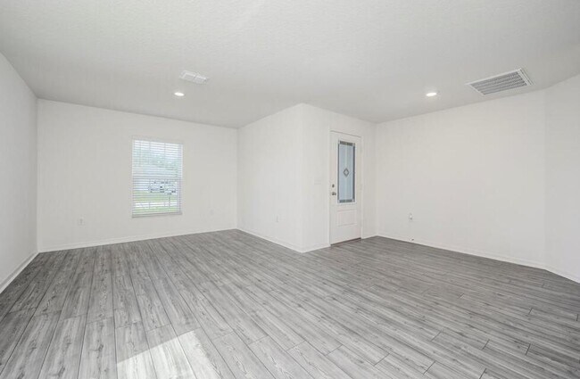 Foto del edificio - 5236 Imagination Dr