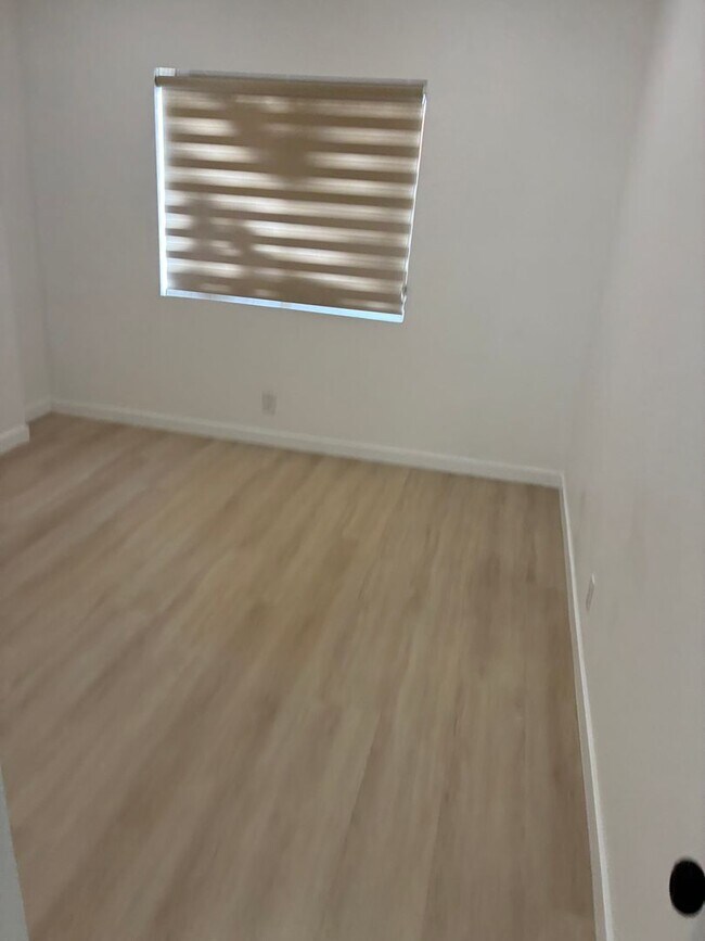 Building Photo - BEAUTIFUL 4 Bed 3 Bath unit