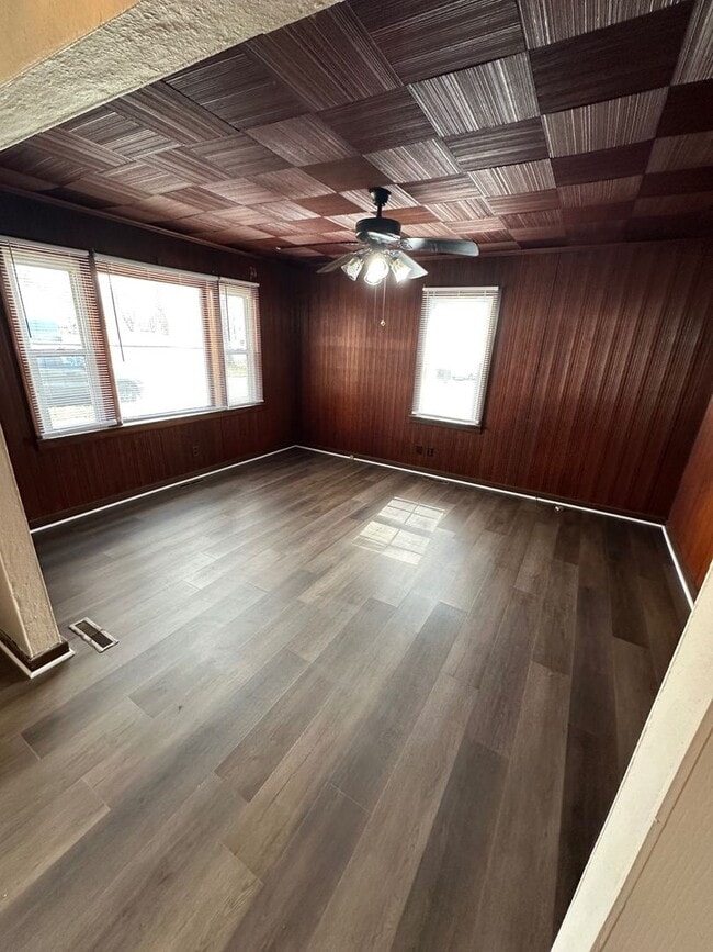 Building Photo - St. James Location