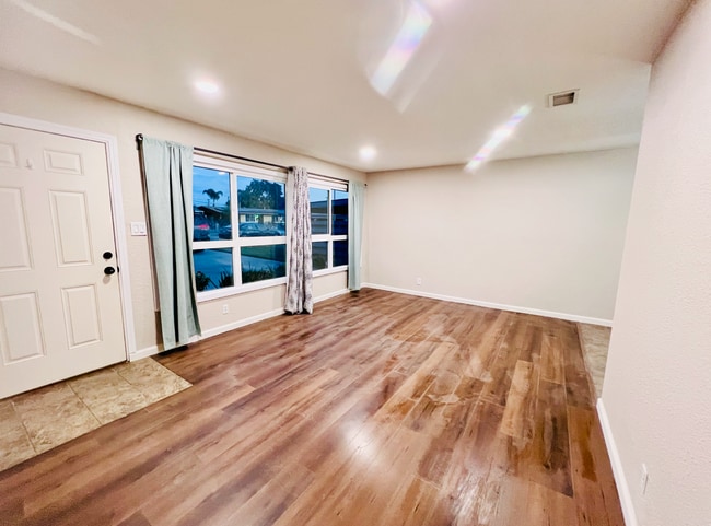 Foto del edificio - 13216 Benson Ave
