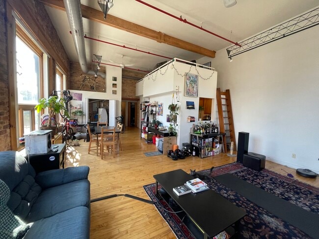 unit #1 - 1114 W Belmont Ave